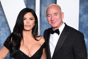 Report: Jeff Bezos Proposed to Lauren Sánchez with a $2.5 Million Ring